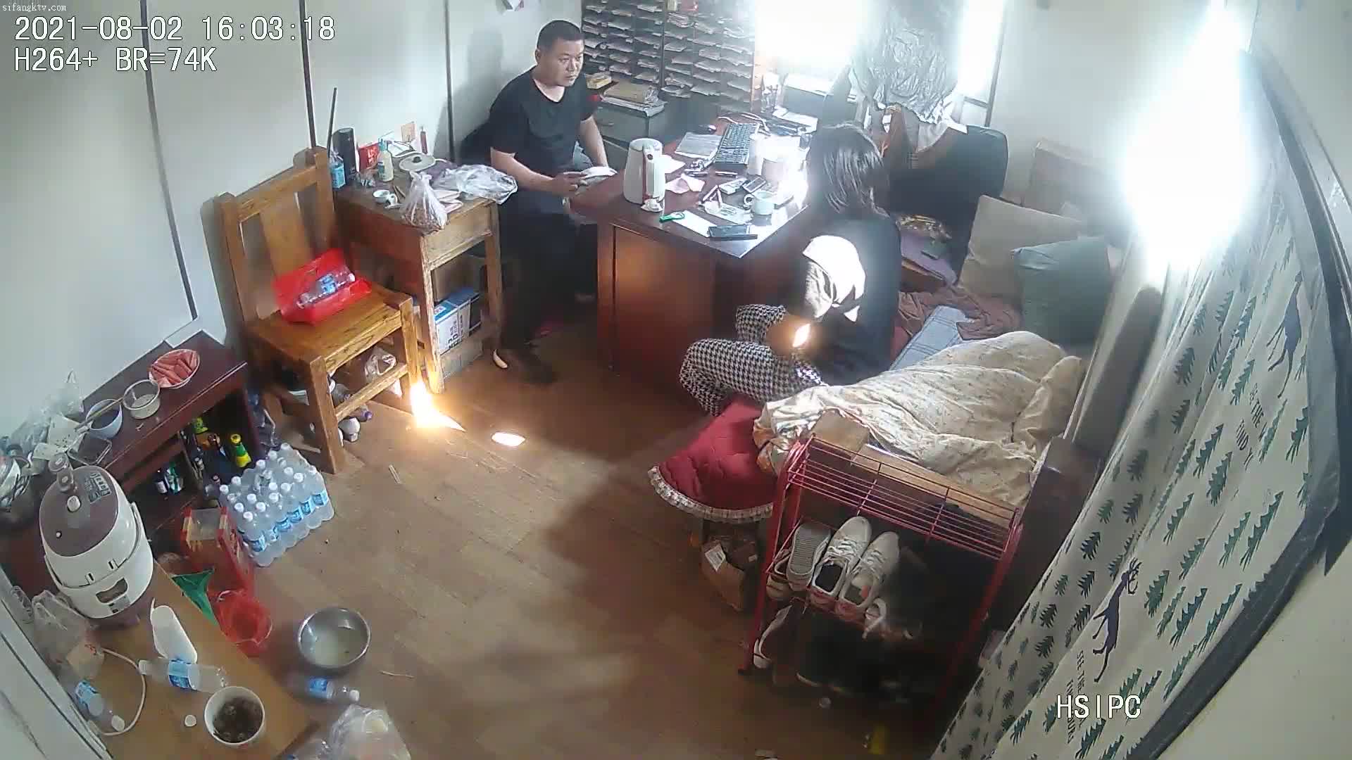 《办公楼监控破解》★☆偷窥中年老板和女助理多次在办公室啪啪