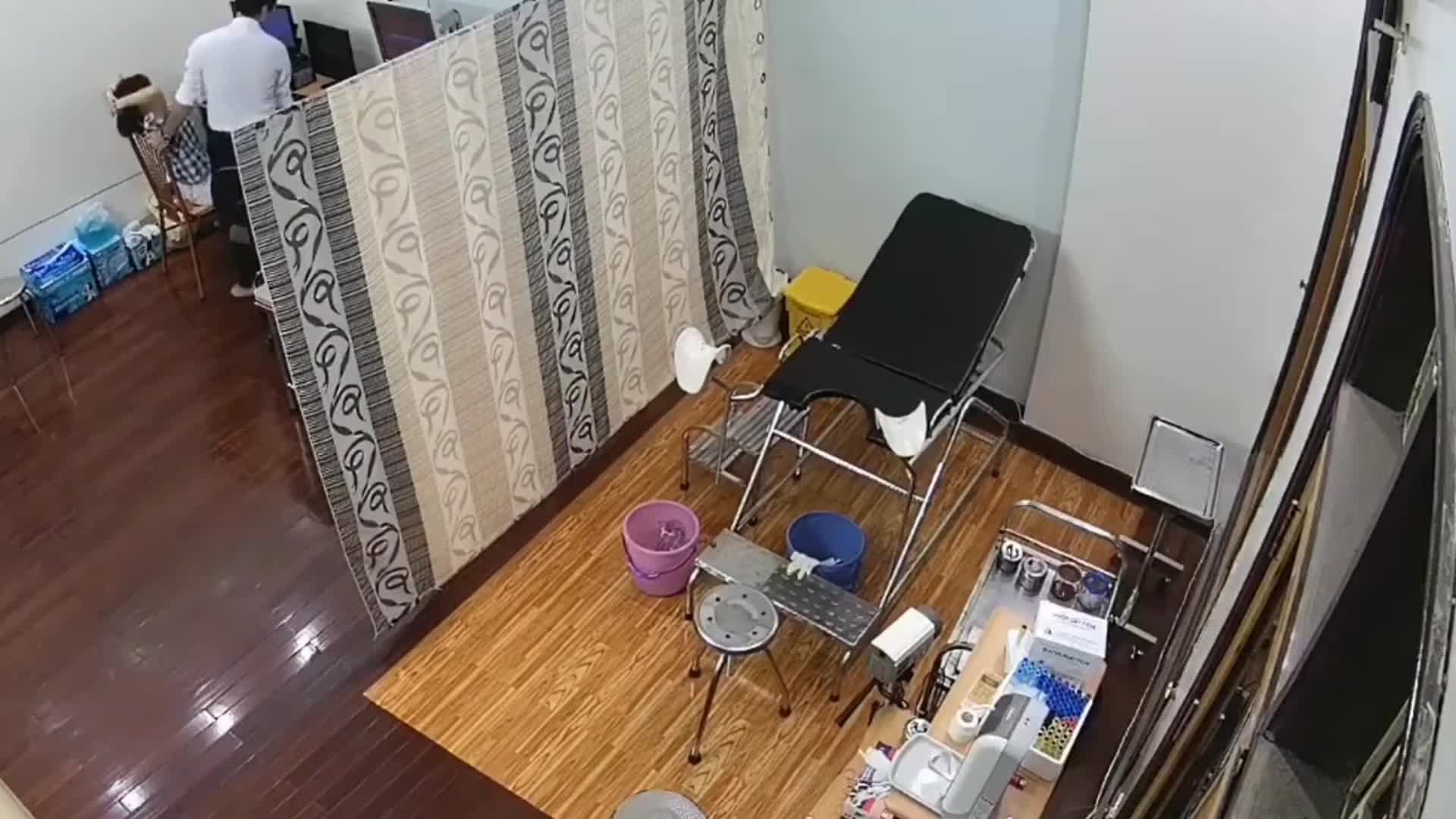 kcf9.com-熟女人妻 在私人妇科诊所偷情男医生 被无套内射 再免费检查一下骚逼顺便清理