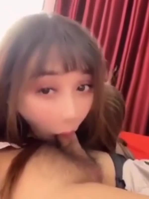 kcf9.com-漂亮黑丝伪娘吃鸡啪啪 鸡吧好好吃 啊啊好硬干死我顶死我 小母狗吞着舌头表情好骚