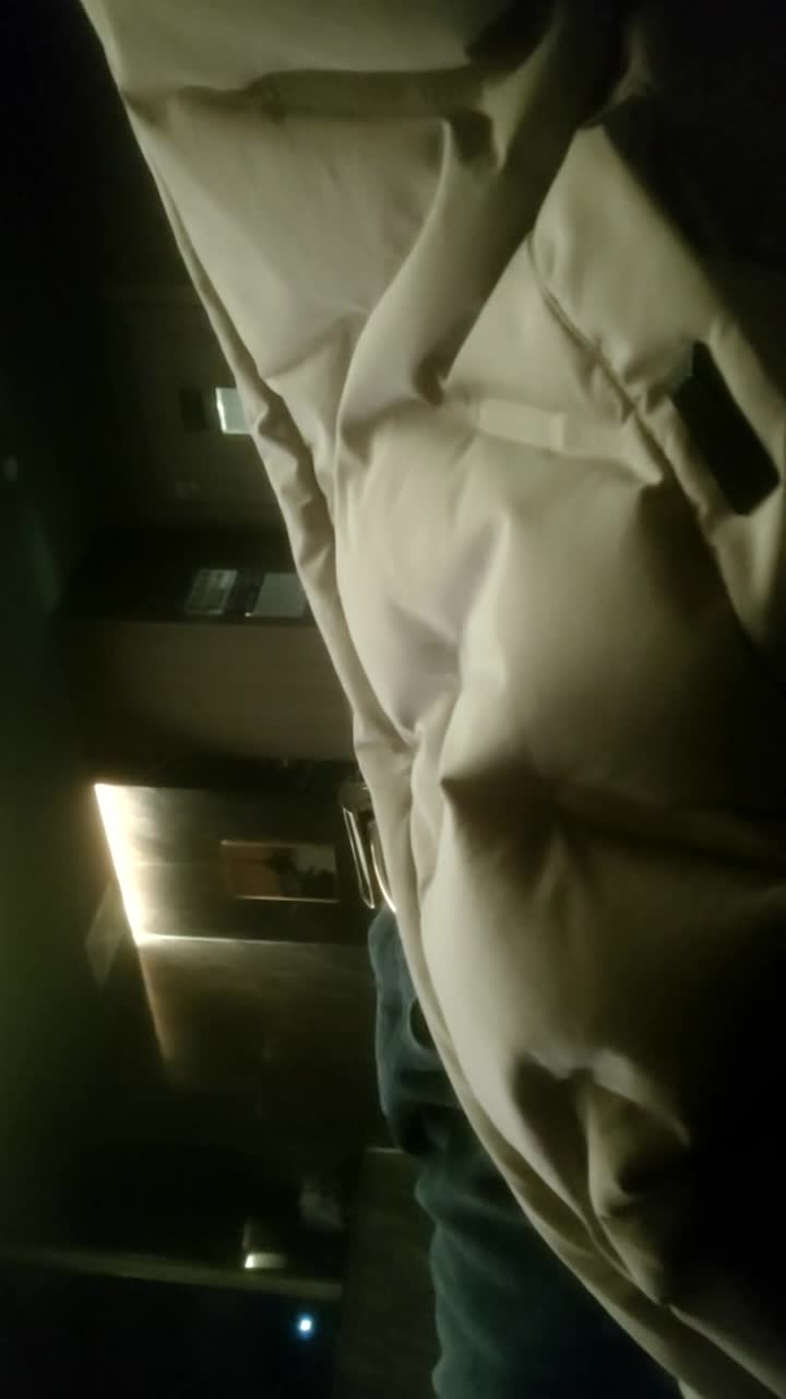 kcf9.com-2024.2.14，【凯迪拉克探花】，足浴勾搭大神，今天挑了个漂亮少妇，极品美乳，前列腺保养打飞机爽射