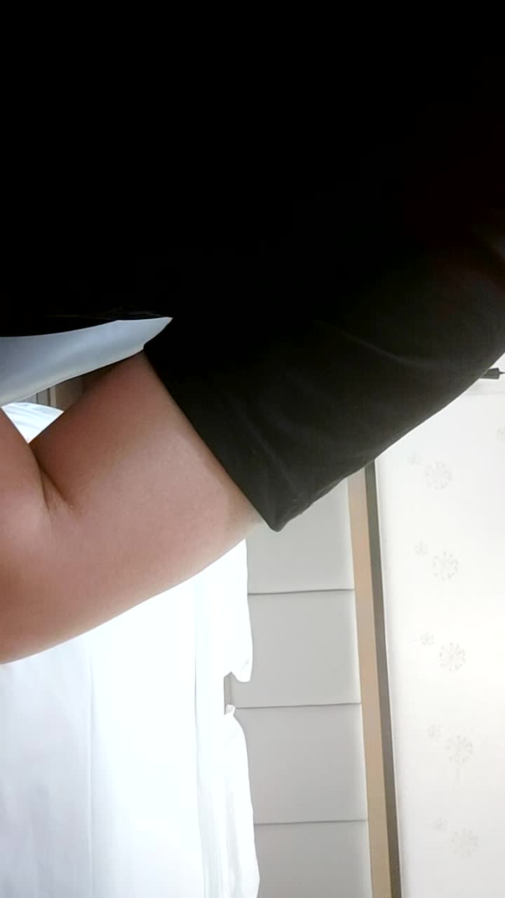 kcf9.com- 2024.2.18，【利哥探花】，深夜外围场，漂亮小姐姐温柔恬静，羞涩中带着一抹风情，激情爆操