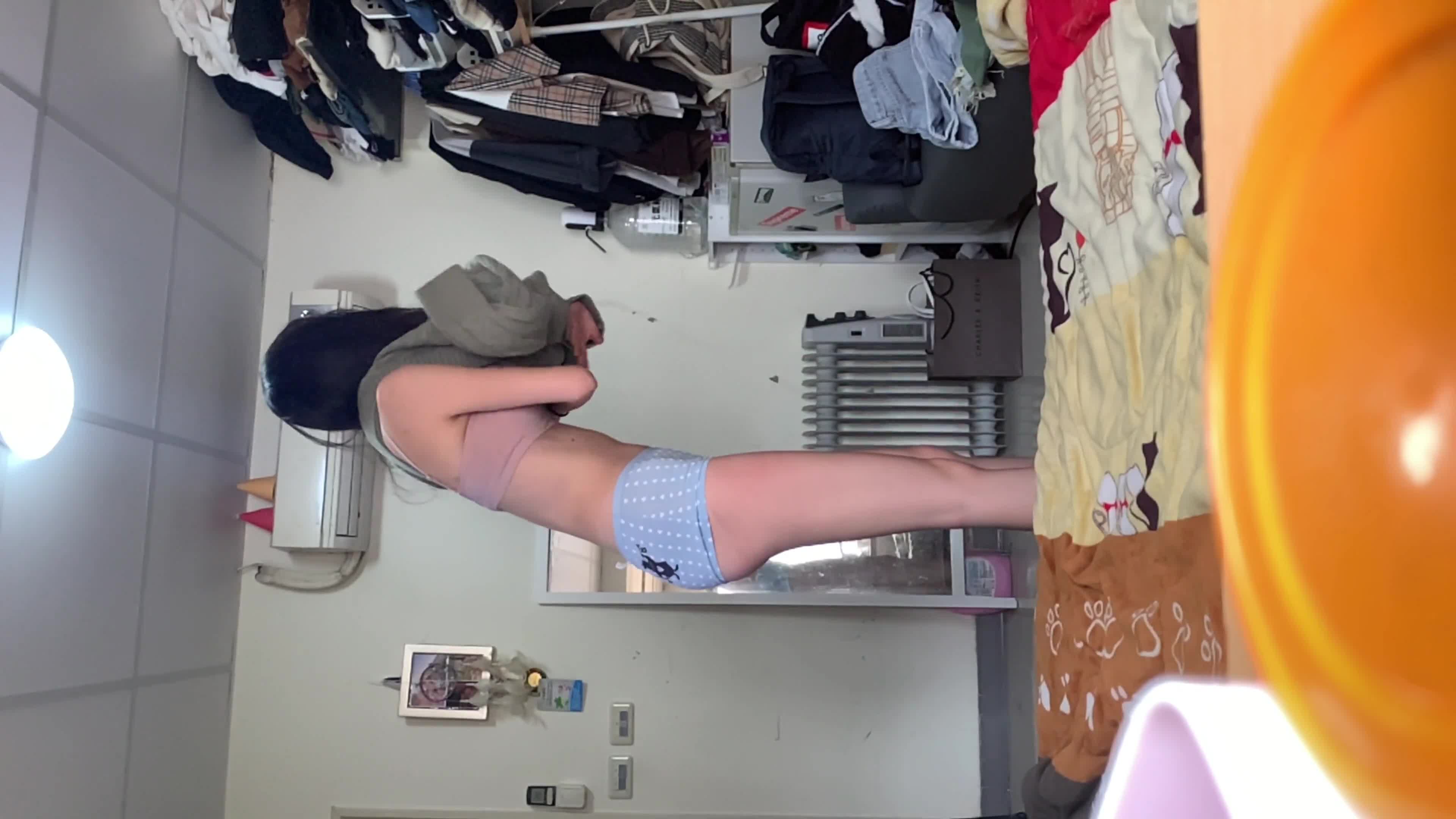 ★☆全网推荐☆★《嫩模私拍泄密》学院派系列！全是极品美乳长腿清纯大学生美眉，换衣时被偸拍摄影师加钱对着大长腿撸射无水4K原版全套