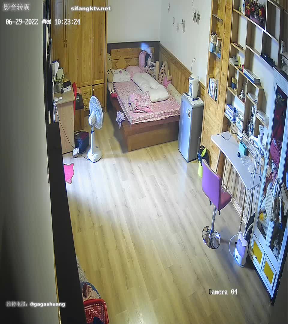 【最新破解摄_像头】寂寞饥渴难耐 扣逼摸屌独自发泄欲望自慰