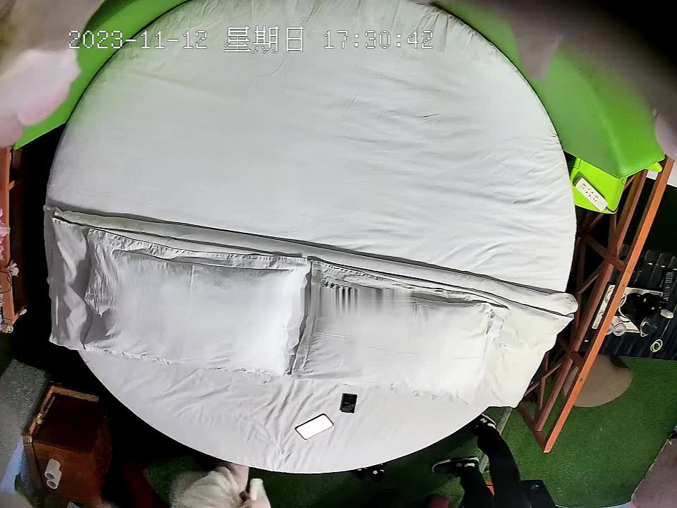 ★☆高端泄密☆★最新酒店偷拍！张嘴闭嘴就是几百万生意的张总，很爱装！漂亮的少妇小秘被 轻松拿捏，服帖 被蹂躏像只母狗