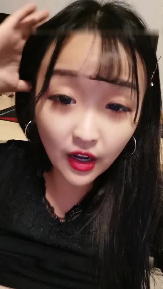 大耳环妹子性感黑丝诱惑 露奶掰开逼逼特写摩擦奶头