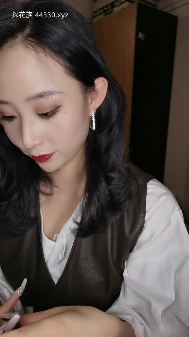 ★☆高端泄密☆★难得一见的极品黑丝御姐拨开粉嫩的鲍鱼和跑友一顿猛干