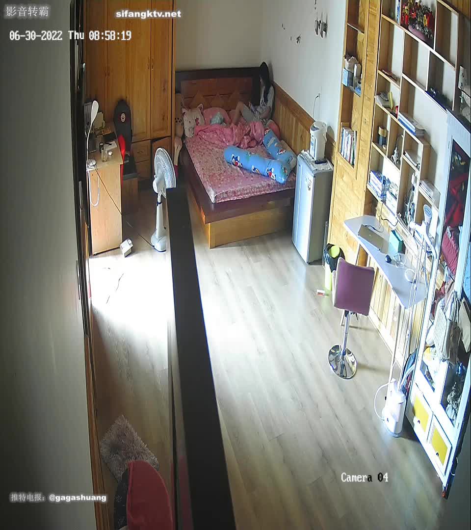 【最新破解摄_像头】寂寞饥渴难耐 扣逼摸屌独自发泄欲望自慰 (2)