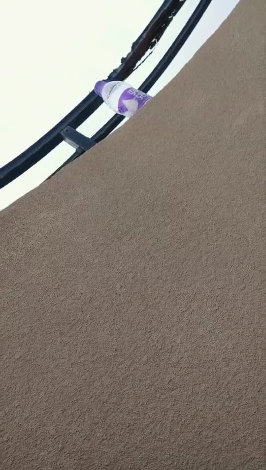 潮州户外达人小哥搭讪个很嫩的站街妹上楼顶冒大风啪啪