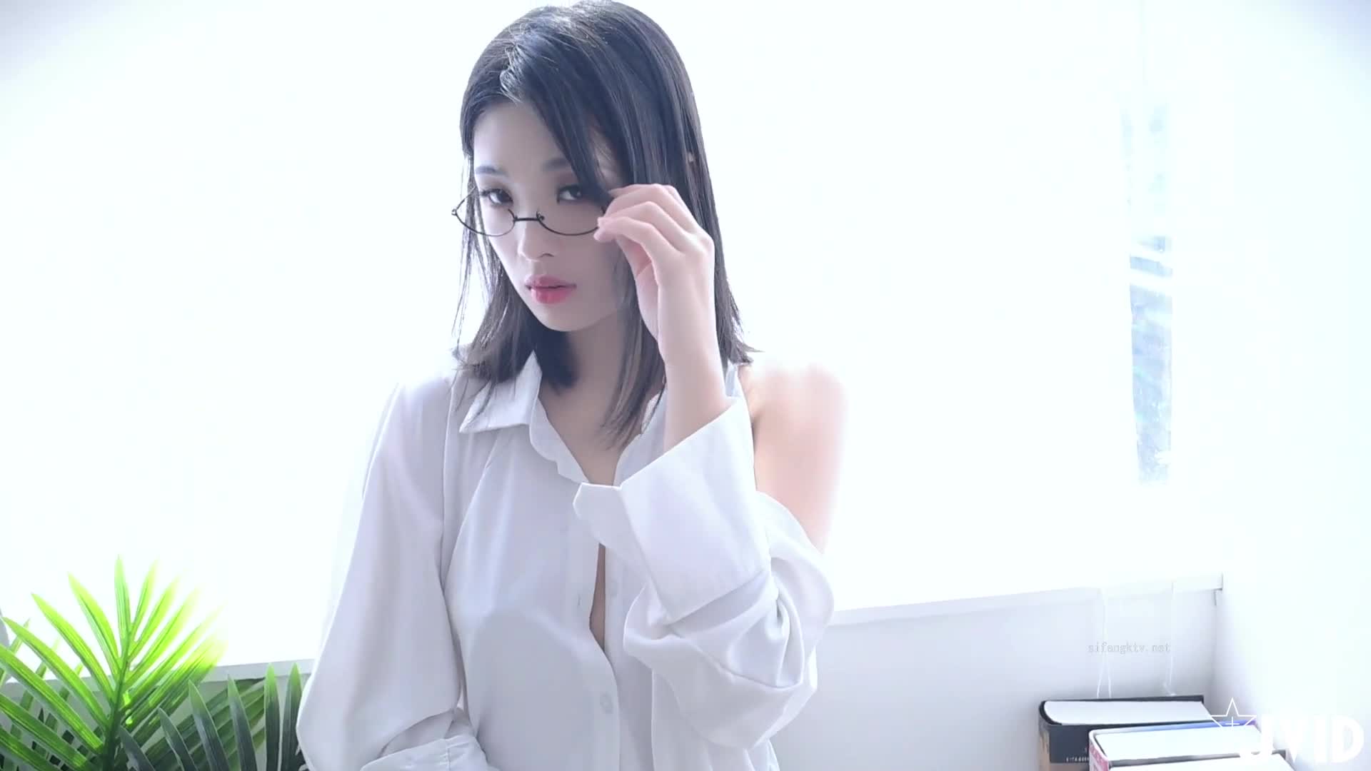 kcf9.com-【JVID精品】清纯模特【露露咪】性爱成癮