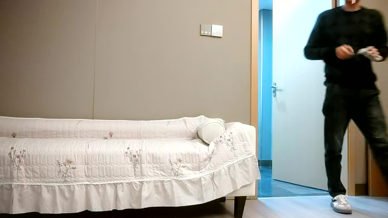 ★☆【赵探花】★☆约操外围小少妇，颜值还不错，趴在身上一顿舔，床上侧入爆操骚穴.MP4