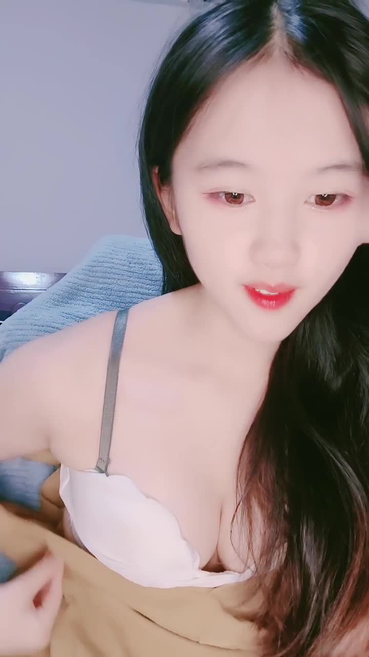 新合集~全身雪白粉嫩的可爱小妹妹【04小朋友】洗澡秀~自慰秀~扭动青春【12V】 (3)