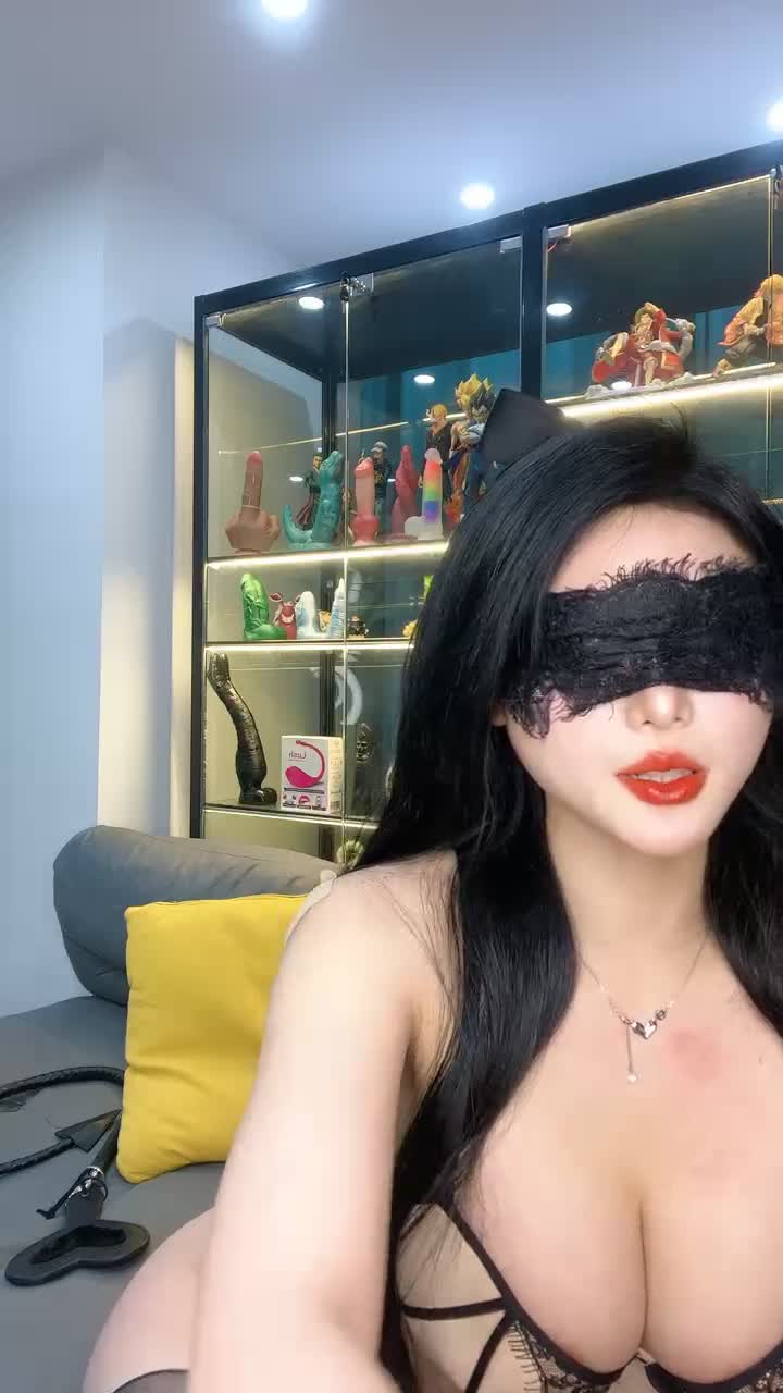 蜜桃臀女神【不骚不要钱】无敌肥臀~粉嫩鲍鱼~【32V】 (15)