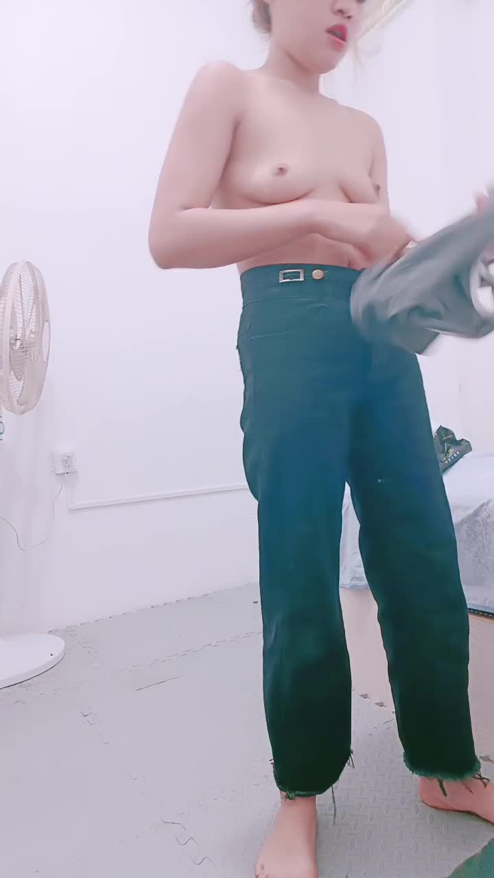 宿舍集体淫乱【大魔王女生宿舍】美女多多~多位女神被干~轮流被操~粉嫩鲍鱼【63V】 (59).MP4