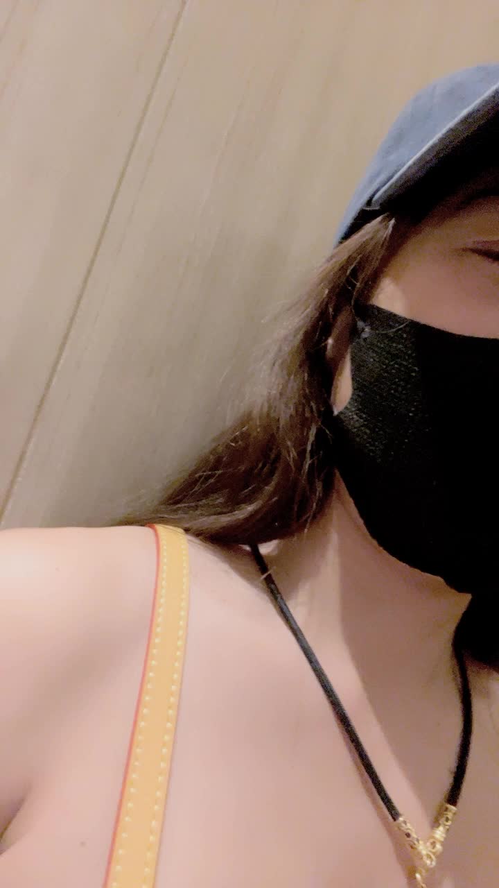 健身御姐【翘臀桃桃】户外跳蛋~搏命挑战格斗选手~超级大黑屌 【47V】 (22)