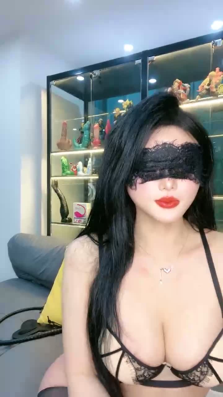 蜜桃臀女神【不骚不要钱】无敌肥臀~粉嫩鲍鱼~【32V】 (32)