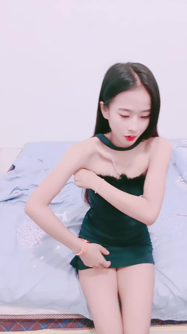 宿舍集体淫乱【大魔王女生宿舍】美女多多~多位女神被干~轮流被操~粉嫩鲍鱼【63V】 (11).MP4