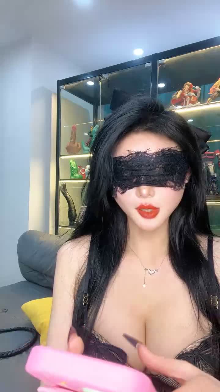 蜜桃臀女神【不骚不要钱】无敌肥臀~粉嫩鲍鱼~【32V】 (11)