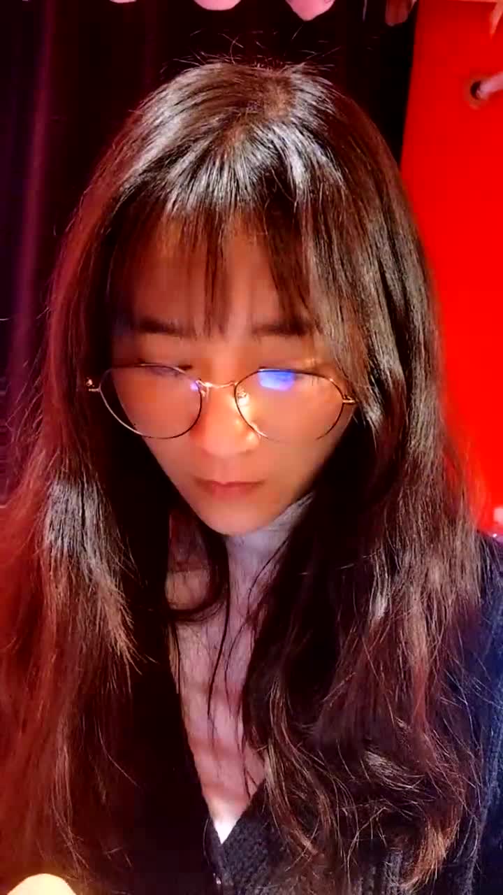 抖s女王【天蝎女皇】调教狗奴~!泥封绳吊鞭打~狗笼滴蜡~舔圣水【39v】 (38)