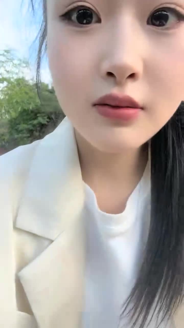 山区学姐【小陈陈】极品美乳~夜间户外~掰穴自慰~~喷水【60V】 (12)