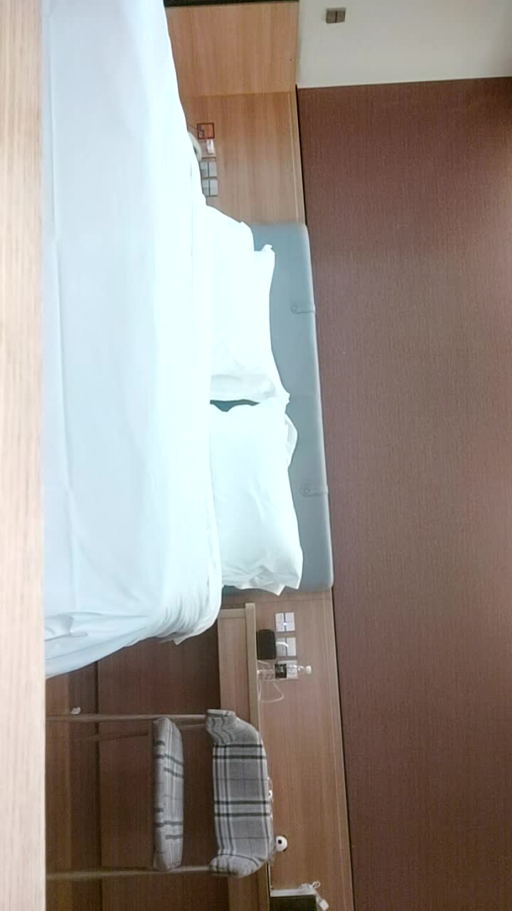 kcf9.com-2024.3.1，【利哥探花】，外围女神深夜来酒店，重庆美女风情万种，猛男出击各种姿势操得汗流浃背