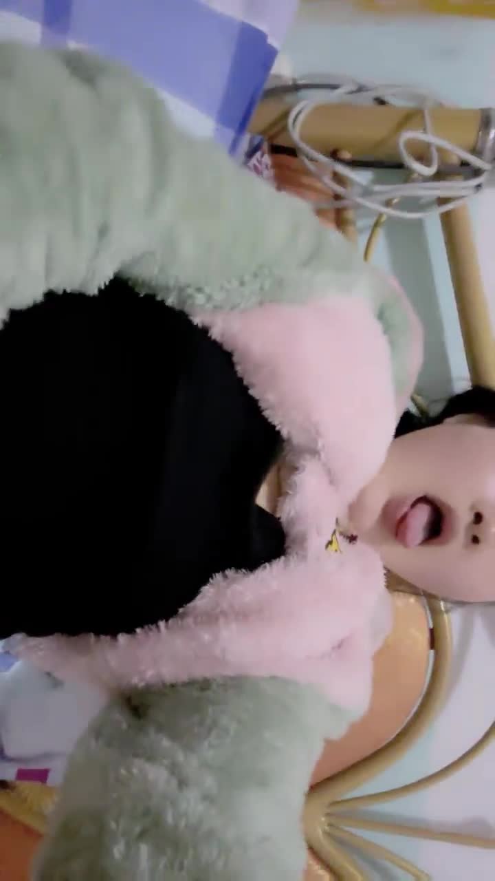 山区学姐【小陈陈】极品美乳~夜间户外~掰穴自慰~~喷水【60V】 (59)