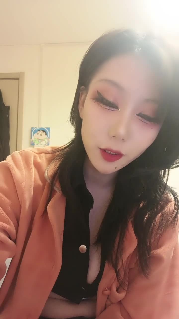 极品长腿大学生【镜宝】舞蹈主播~黑丝诱惑~妖艳裸舞秀【19v】 (18)