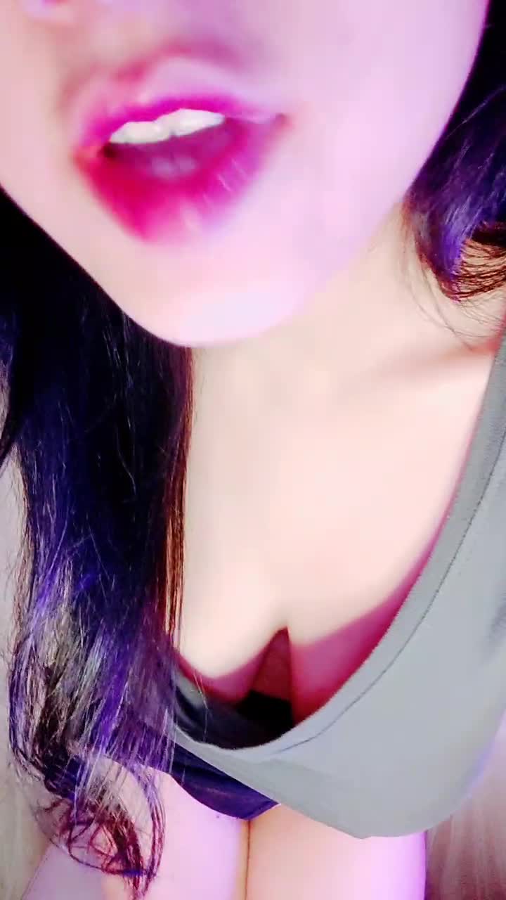 骚舌尤物~P1【生椰哪甜】巨乳狂甩~骚舌舔屏~淫语榨精【26V】 (22)