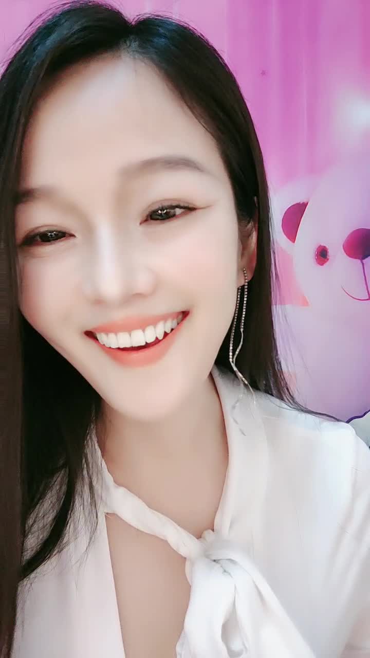 超美反差女神【李沁沁】眼镜一带骚劲拉满~尺度大好~喷出高远【12V】 (7)