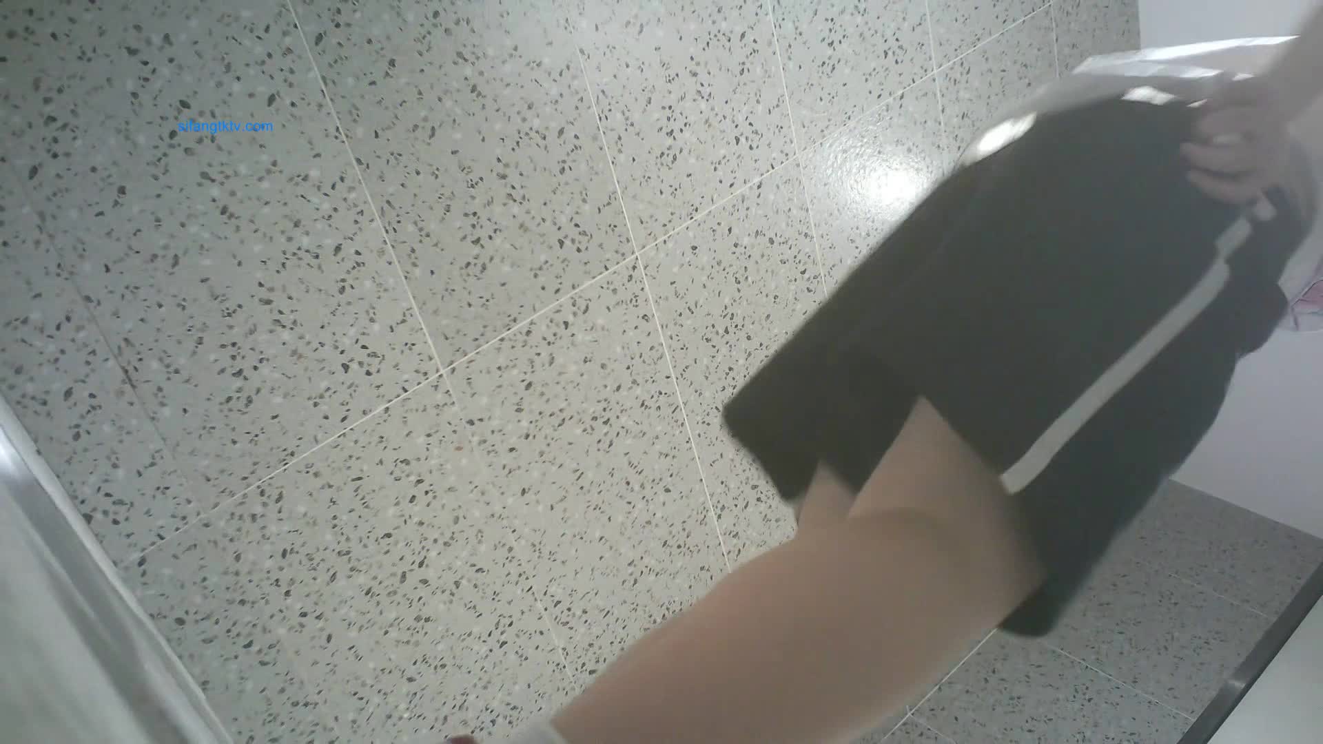 某房流出【商场女厕全景后拍】少妇 小姐姐 拉屎撒尿合集【296V】 12(26)