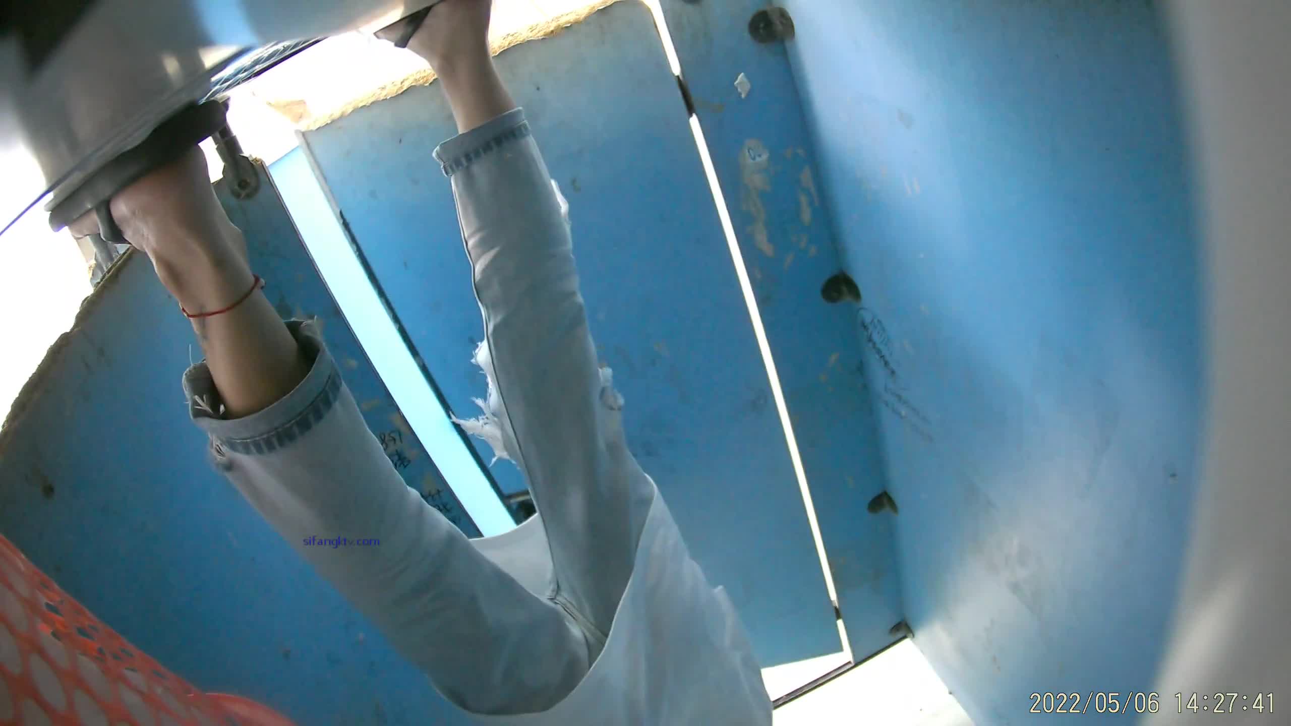 某房流出【商场女厕全景后拍】少妇 小姐姐 拉屎撒尿合集【296V】 (113)