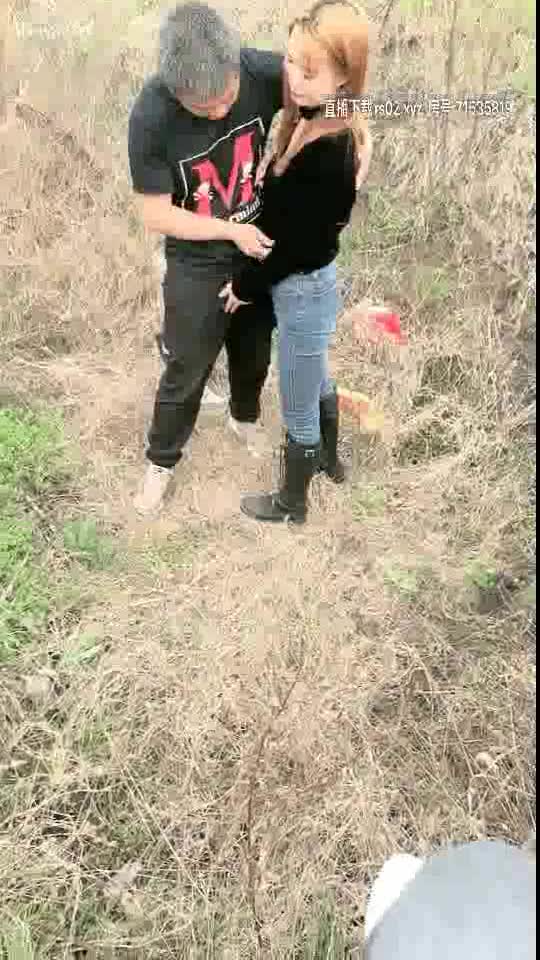 户外野战露出〖野战正规军〗车里户外口交啪啪 勾搭回酒店继续啪啪【38v】1 (18)