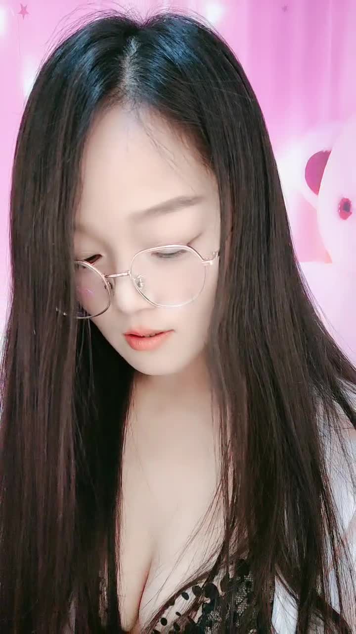 超美反差女神【李沁沁】眼镜一带骚劲拉满~尺度大好~喷出高远【12V】 (2)