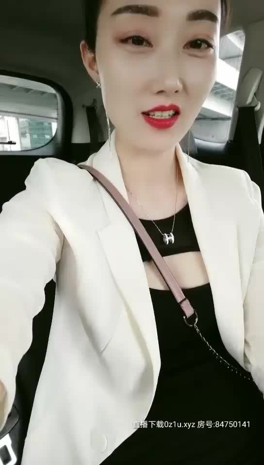 车震野战露出【浪逼淫妹】姐妹花露脸与大哥激情户外双飞，丝袜情趣刺激野战，吃著鸡巴抠著逼，开档丝袜各种体位轮流草两女【15v】 (15)