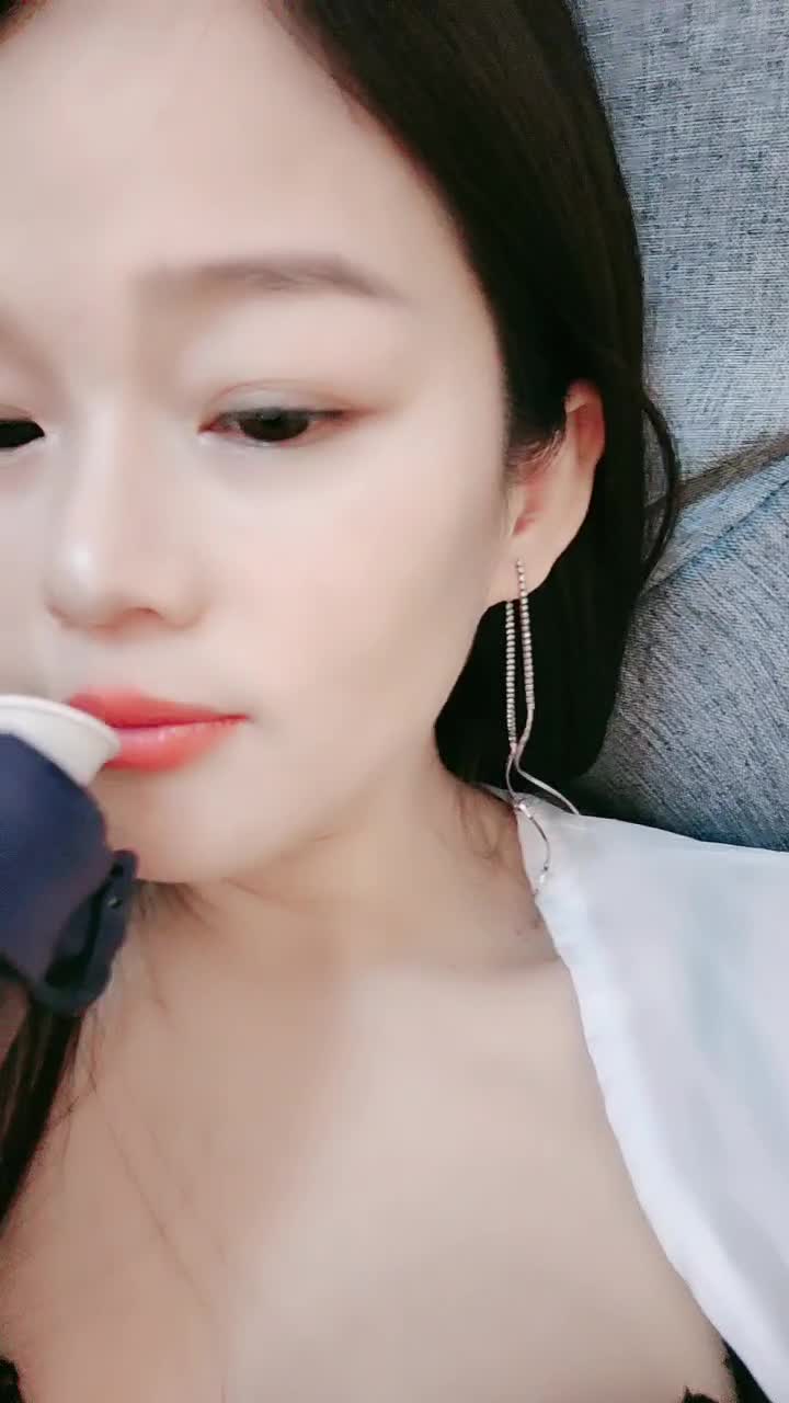 超美反差女神【李沁沁】眼镜一带骚劲拉满~尺度大好~喷出高远【12V】 (11)