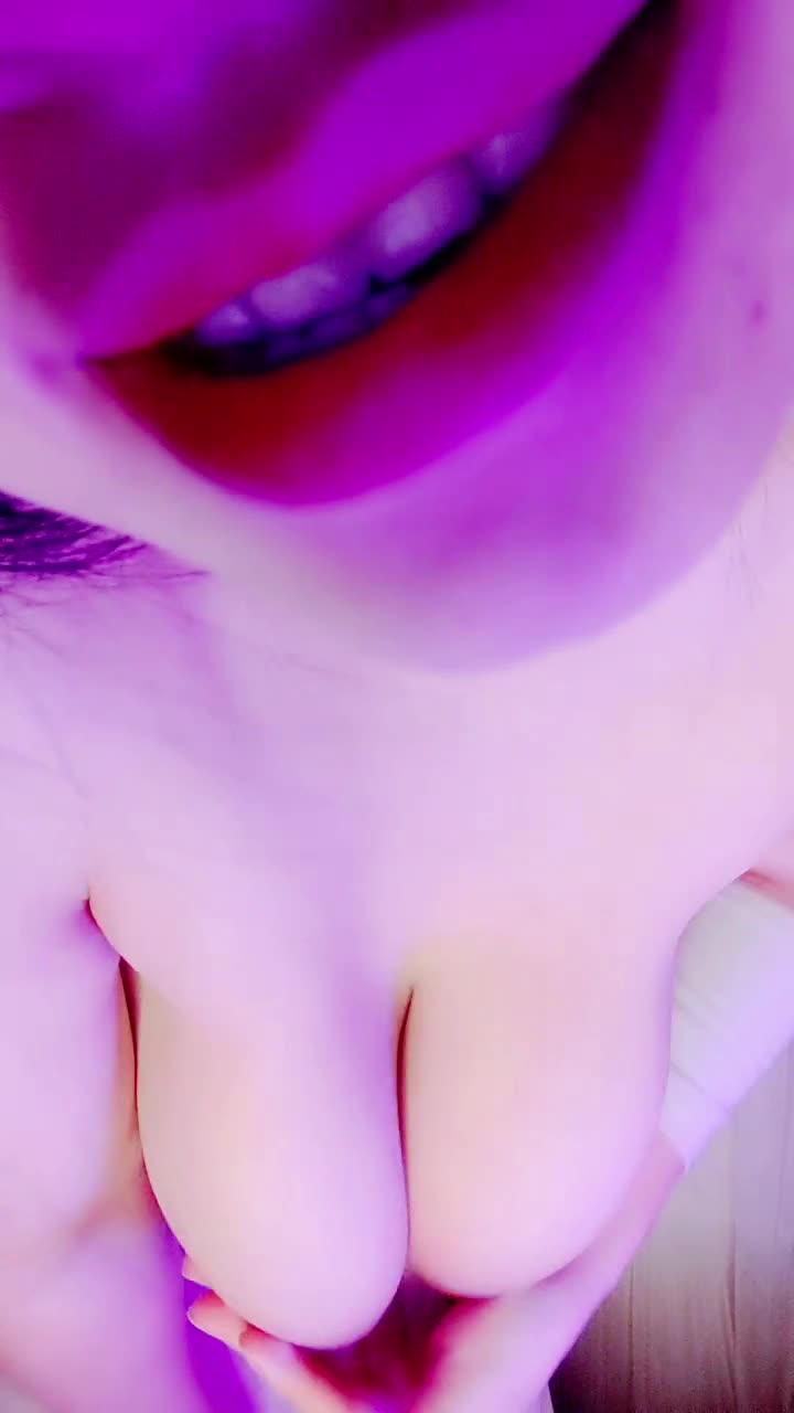 骚舌尤物~P1【生椰哪甜】巨乳狂甩~骚舌舔屏~淫语榨精【26V】 (26)