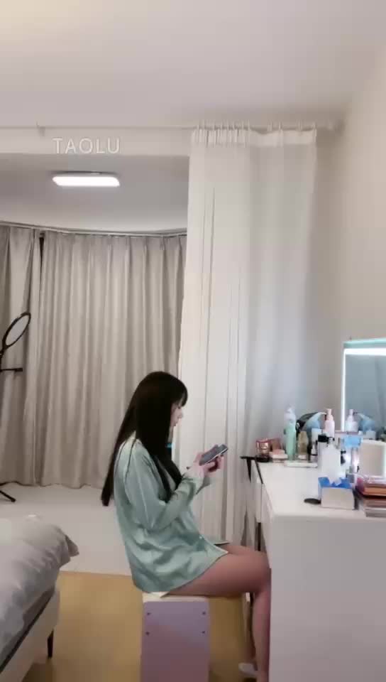 狠辣女王❤️樱桃❤️ 开发闺蜜 家奴伺候吃饭 黑丝红绿灯 女仆店真实开发 强制圣水 【47V】 (20)