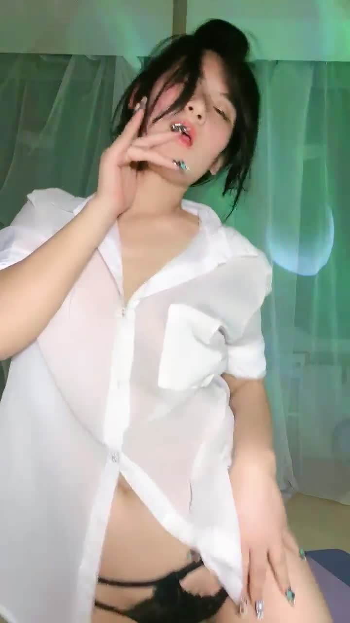 一字马御姐！极品钢管舞~【听话的倔驴】骚舞诱惑【28v】 (26)