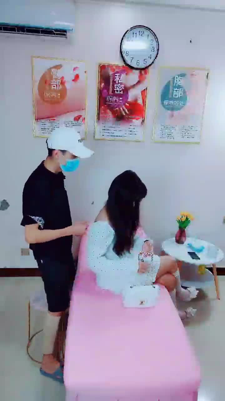 【姑娘你好骚呀】瘦骨仙按摩男糟蹋多位小姐姐 【22V】 (16)