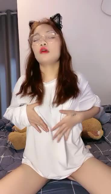 喜欢女上位的眼镜妹【柔柔会吃】天天和男友无套啪啪 黑丝诱惑【17v】 (15)