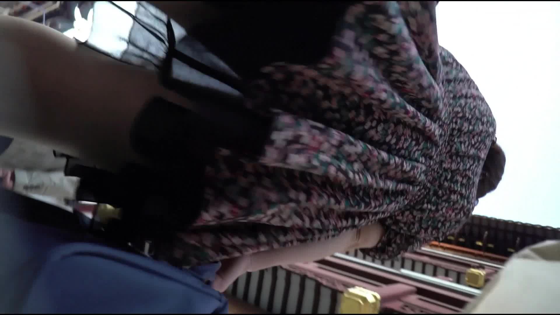 街拍CD】【顶点大师抄底】商场抄底 好多精品的丝袜妹子 丁字内内诱惑十足【130v】 (82)