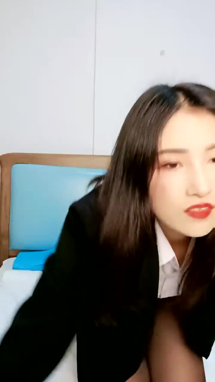 【神田咏美】道具喷水~无套内射~自慰喷水~性爱椅【28V】 (28)