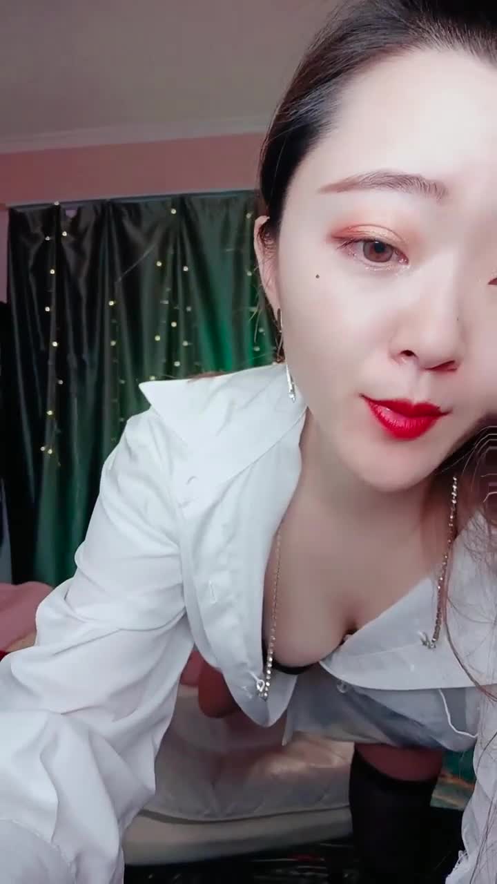 【小姨妈雪儿】合集，艳舞一绝一字马喷水【10v】 (5)