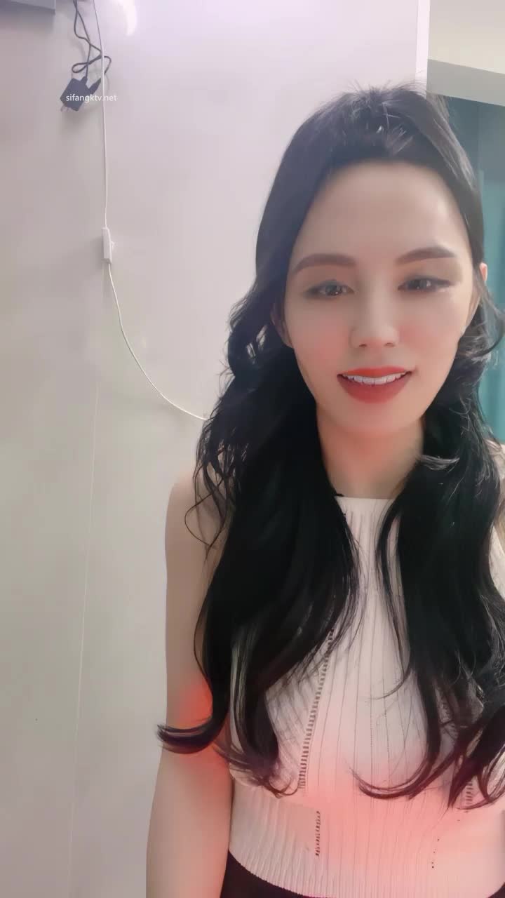 【一支酸奶】御姐范~情趣装渔网袜~道具~揉奶掰穴特写【22V】 (11)