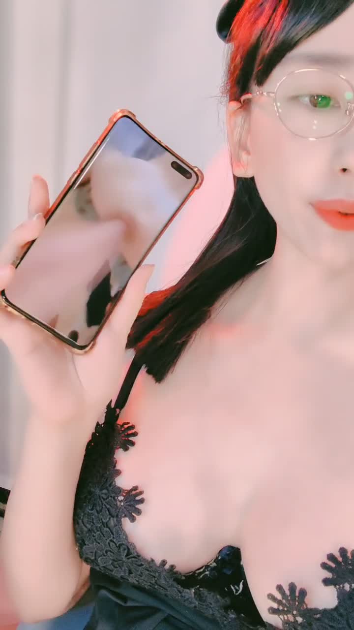 性感眼镜妹~绿播【小护士与闺蜜】性感丝袜美腿~骚脚勾引~粉嫩鲍鱼【24V】 (21)