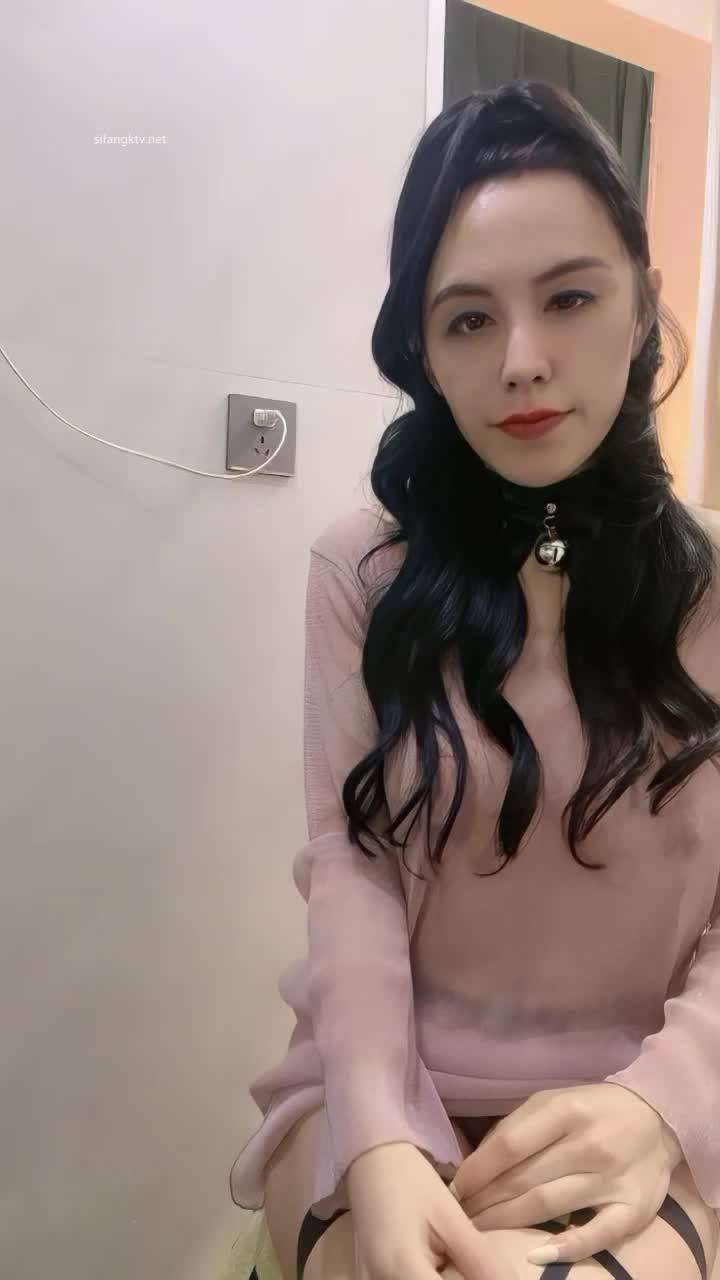 【一支酸奶】御姐范~情趣装渔网袜~道具~揉奶掰穴特写【22V】 (15)