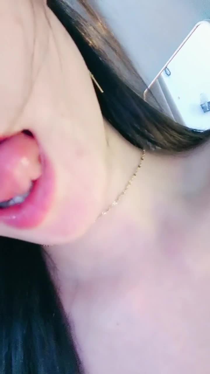 风骚裸舞主播【清芝】阴毛旺盛 扳穴裸舞诱惑【40v】 (19)