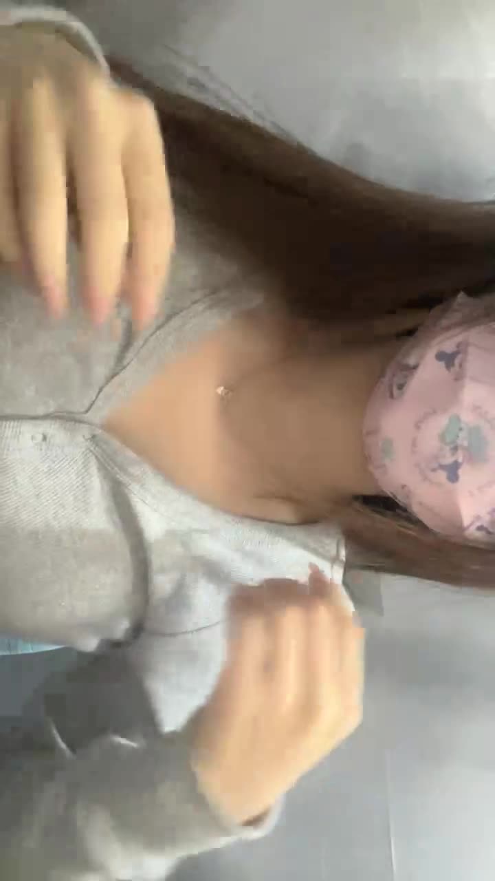 绿播女神下海！【小贝贝不睡觉】部分密码房~宿舍揉奶自慰 跳弹道具狂震~【44v】 (26)