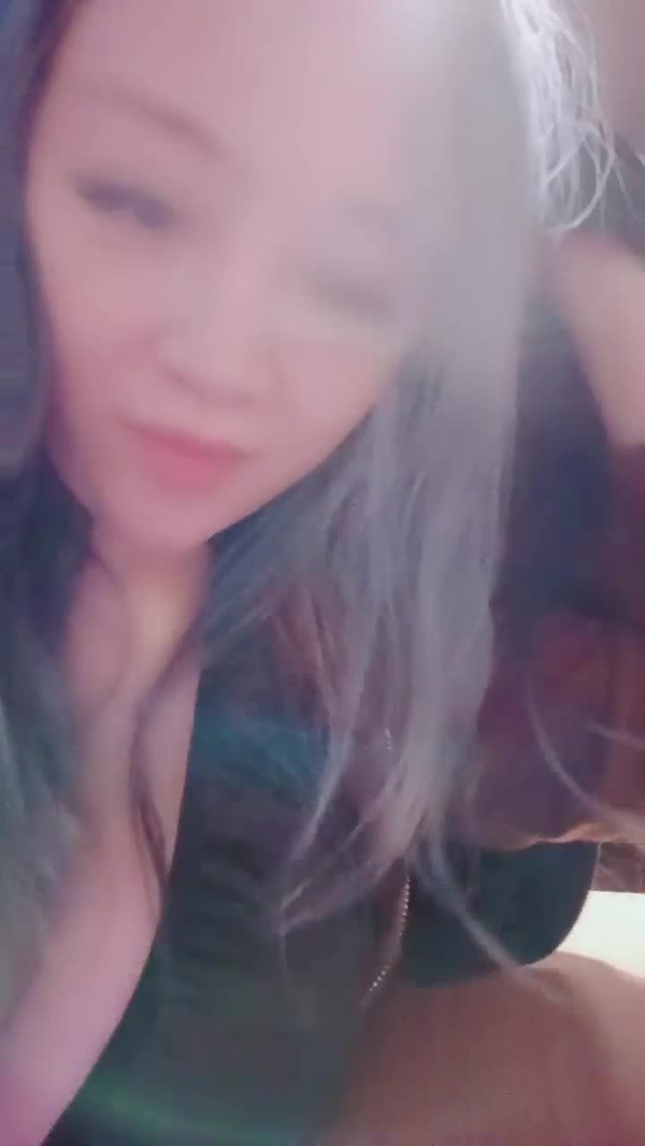 【户外骚小婕】餐饮店，超市，药店露出，背着游客抖奶揉奶自慰【61v】 (39)