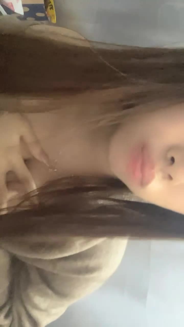 绿播女神下海！【小贝贝不睡觉】部分密码房~宿舍揉奶自慰 跳弹道具狂震~【44v】 (15)