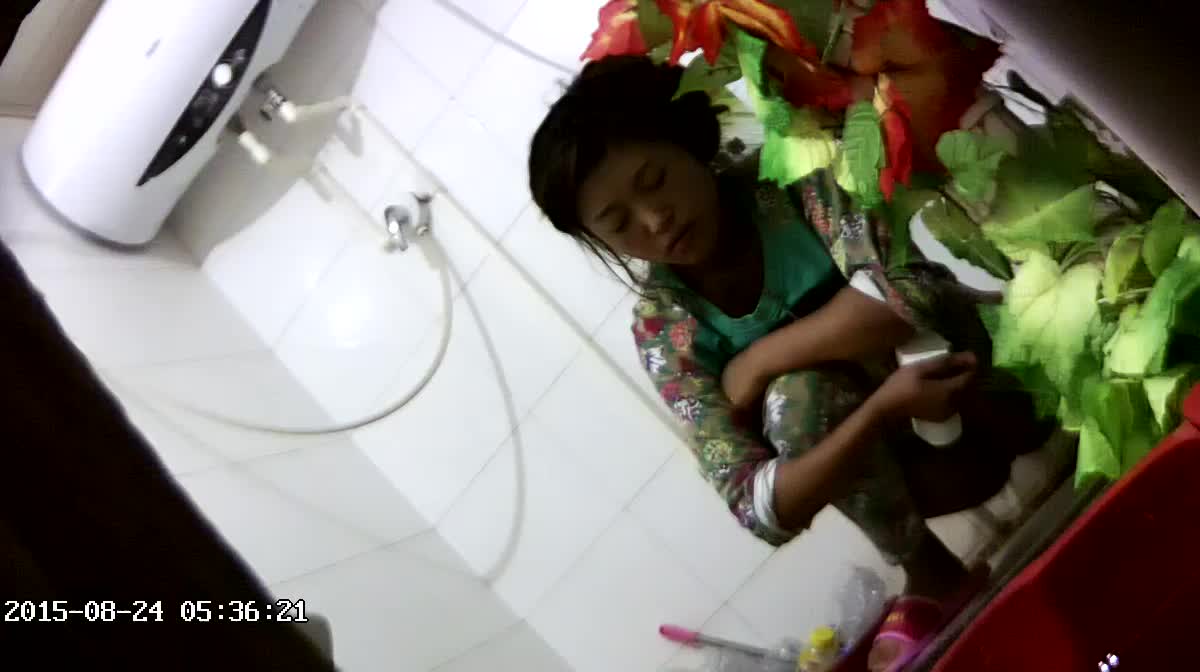 卫生间偷拍 女生背刺室友 偷拍宿舍闺蜜卫生间洗澡更衣 尿尿生活日常【200v】 (73)